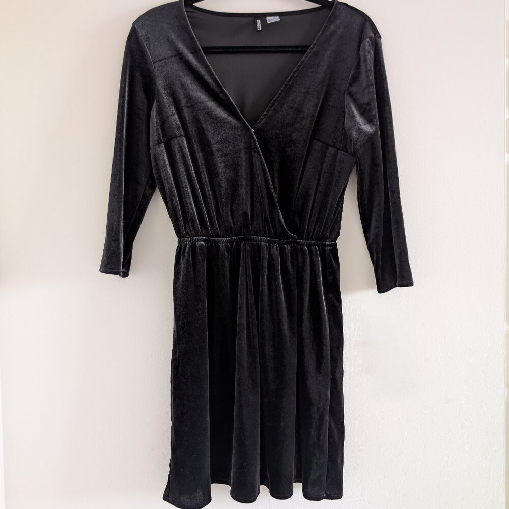 3/$30 Velvet look wrap dress